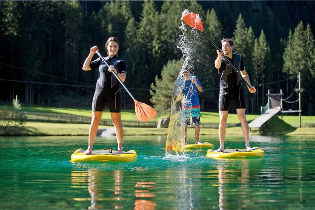 Standup Paddling im Badesee Flachauwinkl