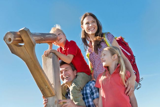 Spaß bei einer gemütlichen Familienwanderung
