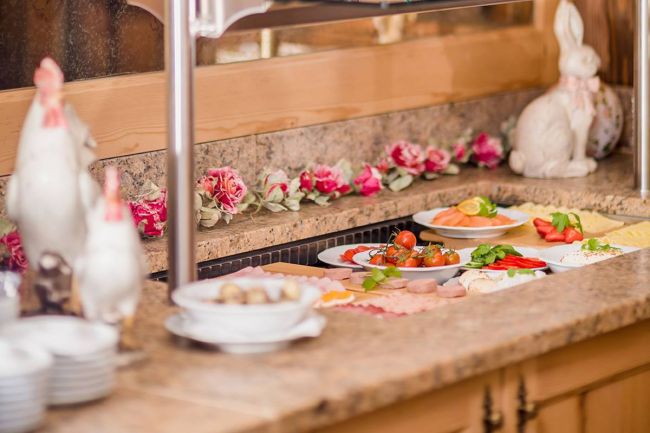 Umfangreiches Frühstücksbuffet mit vielen selbstgemachten Produkten und Bioprodukten in Ihrem Skiurlaub am Bauernhof